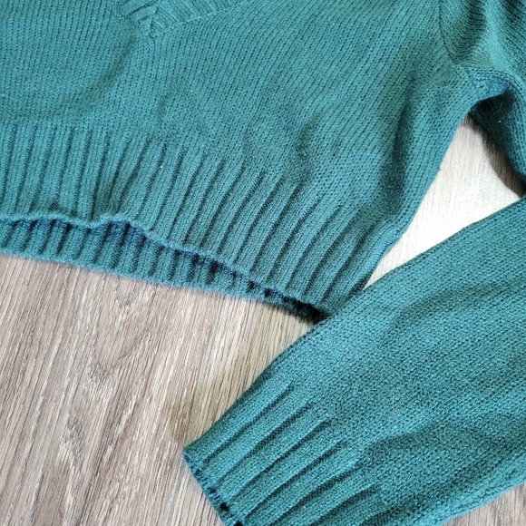 Divided H&M Crop Sweater - Picture 2 of 4